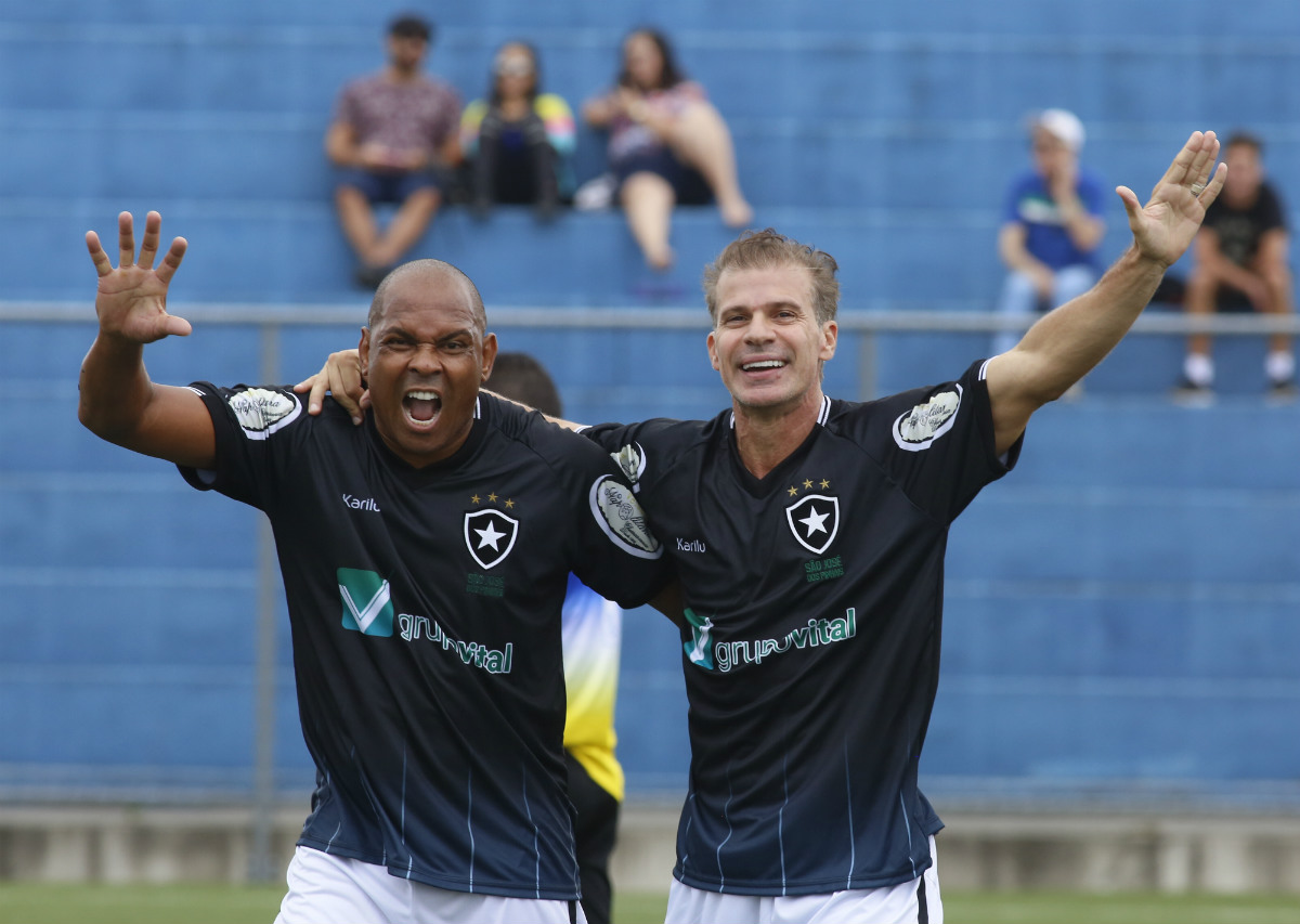 Donizete e Túlio comemoram um dos gols do Botafogo. Dupla deu mais do que certo. Foto: Átila Alberti