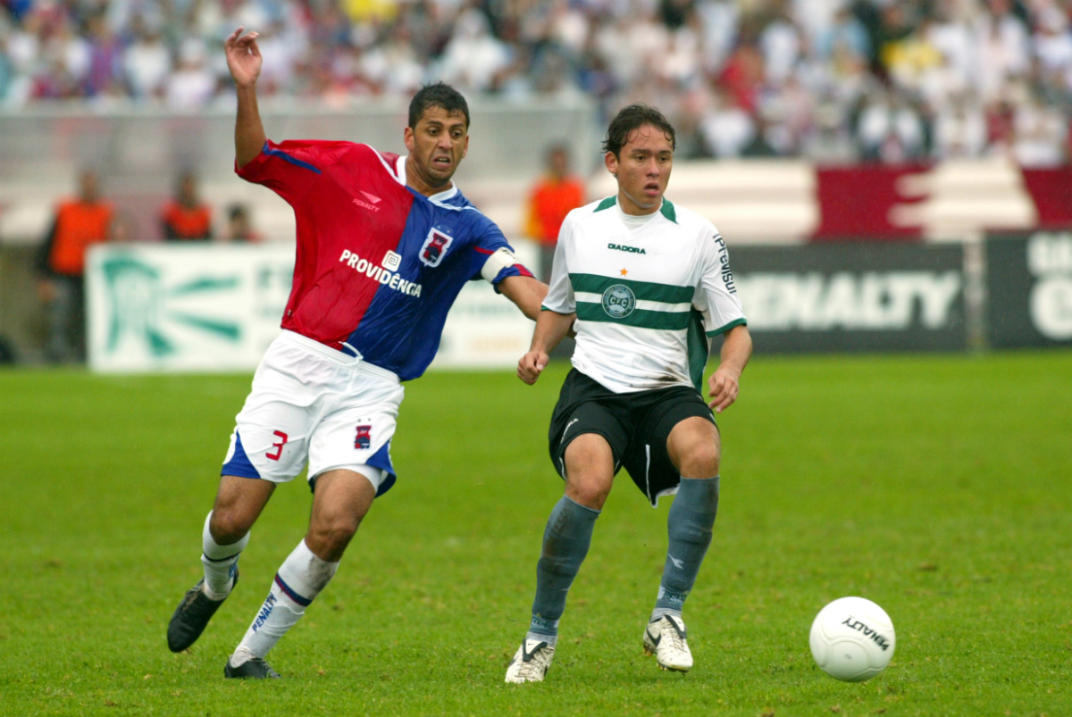Duelo decisivo entre Paraná e Coxa não acontece desde 2008, quando Keirrison marcou três gols em dois jogos. Desta vez, alguém sairá de campo eliminado. Se não os dois. Foto: Arquivo