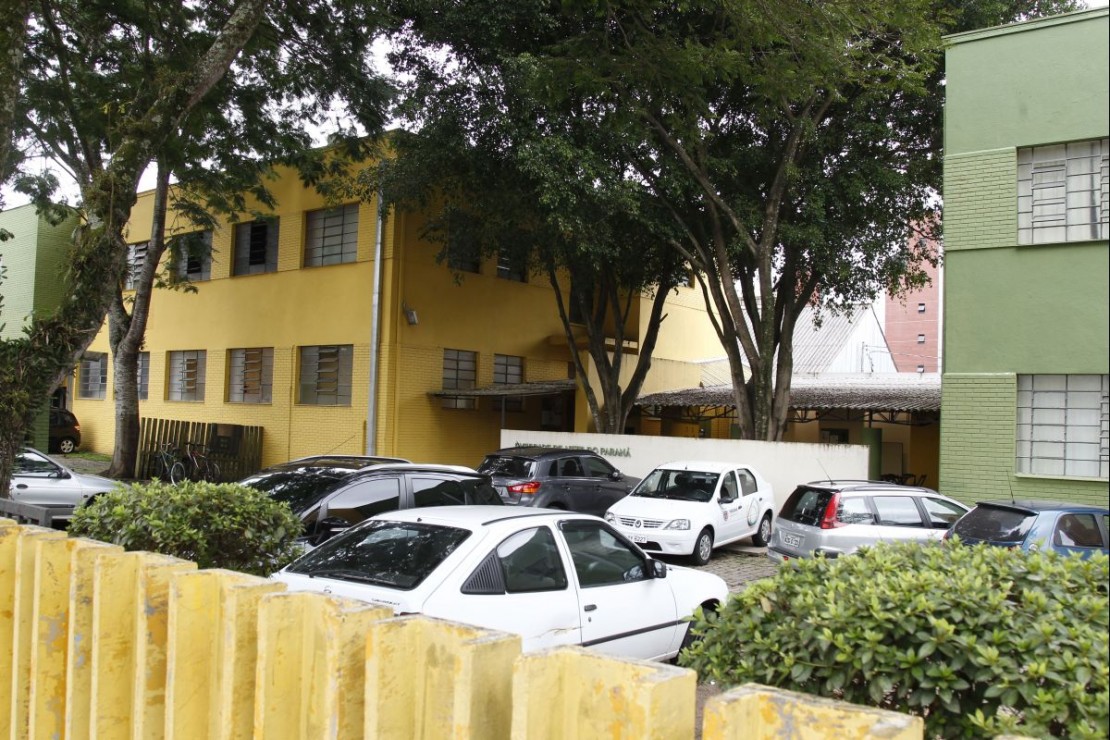 Fachada da FAP, Faculdade de Artes do Paraná, no Cabral. Foto: Aniele Nascimento/Arquivo/Gazeta do Povo