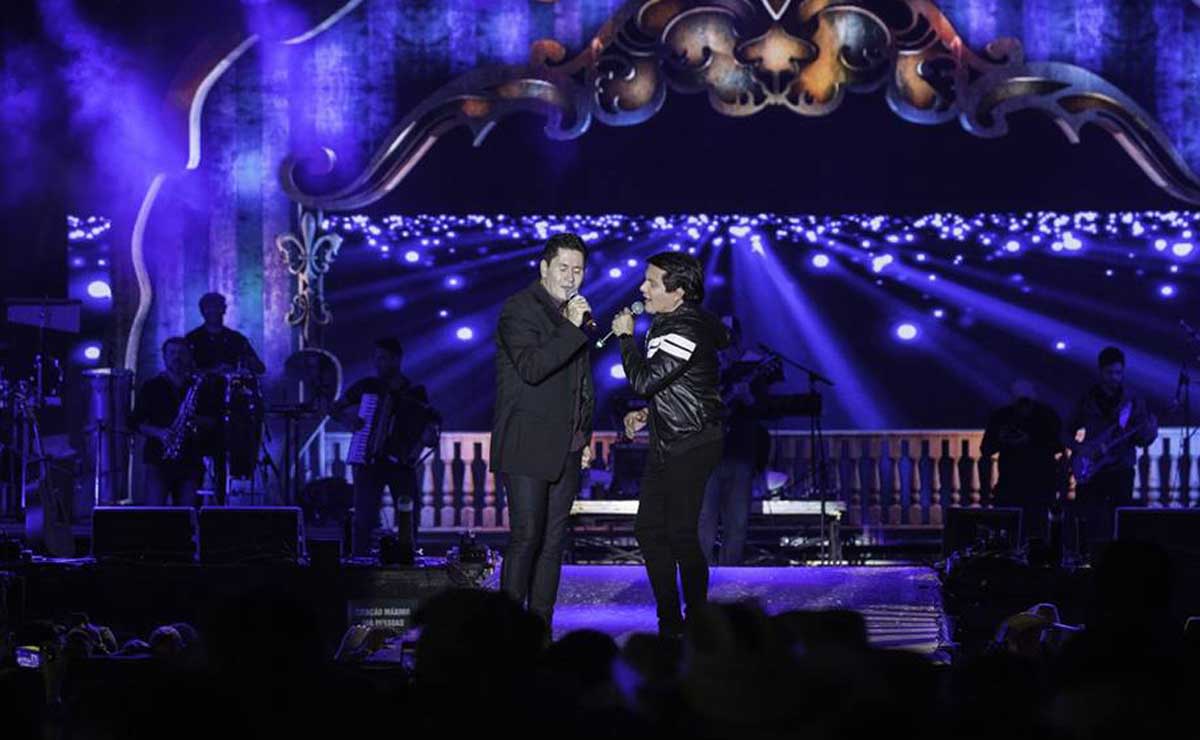 Gian & Giovani também sobem ao palco para comemorar o aniversário de SJP. Foto: Divulgação