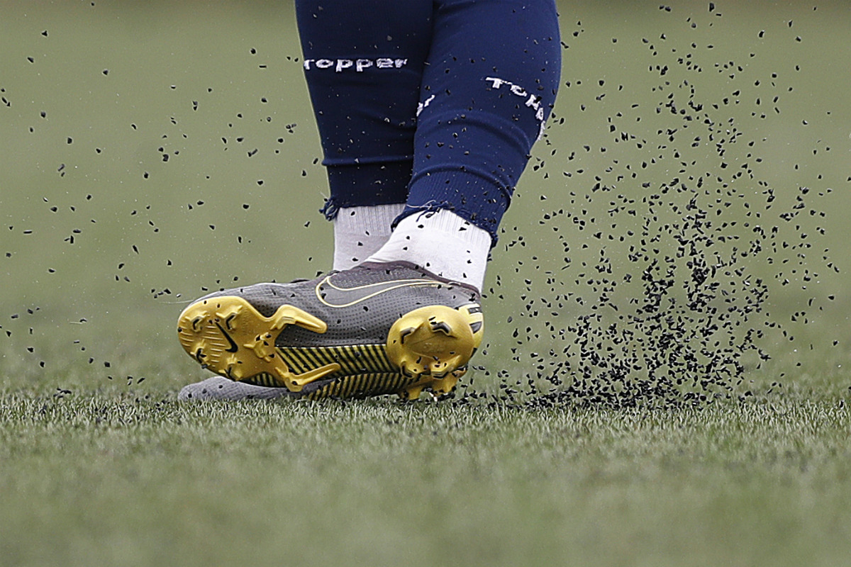 Reclamação maior do Paraná foi com a borracha do campo, que atrapalha o andamento da partida. Foto: Jonathan Campos
