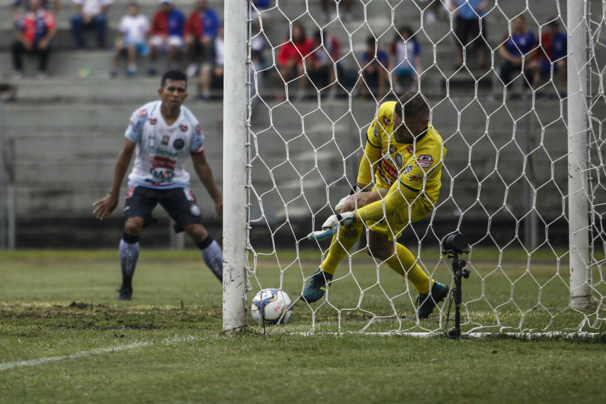 Com grandes defesas, Simão vem sendo decisivo pro Operário nos últimos anos. Foto: André Rodrigues