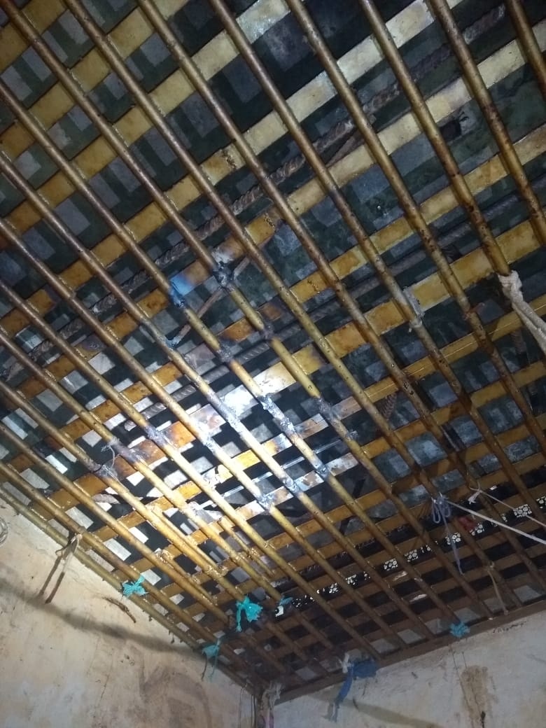 Presos já tinham serrado as grades do teto quando os policiais chegaram. Foto: Colaboração