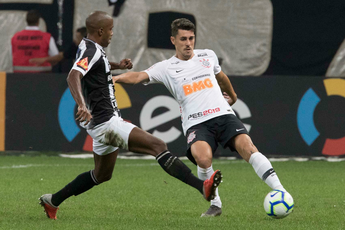 Danilo Avelar vem sendo um dos destaques do Corinthians. Foto: Daniel Augusto Jr/Agência Corinthians