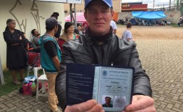 Ricardo foi o primeiro a chegar na fila, às 8h desta quarta-feira. Foto: Felipe Rosa/Tribuna do Paraná.