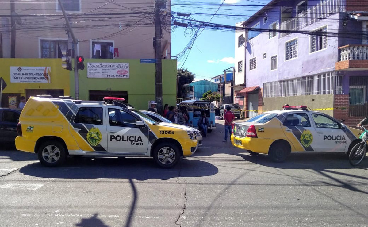 Crime aconteceu na esquina das ruas Sérgio Dudeck e Guabirotuba. Foto: Átila Alberti/Tribuna do Paraná