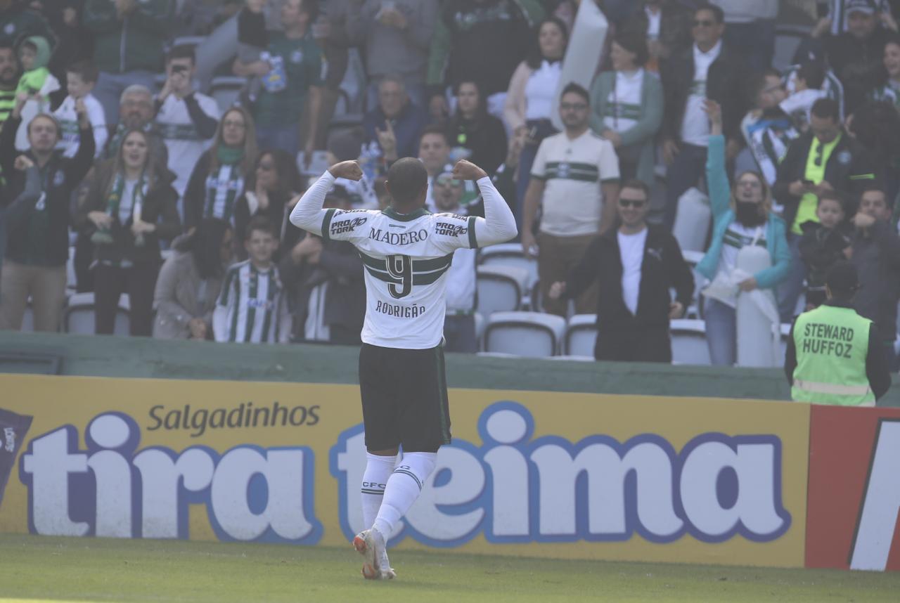 Rodrigão novamente deixou a sua marca. Foto: Hedeson Alves.