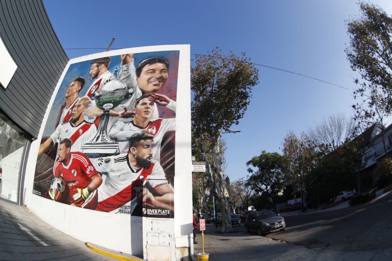 Mural em frente ao estádio do River Plate. Foto: Jonathan Campos. 