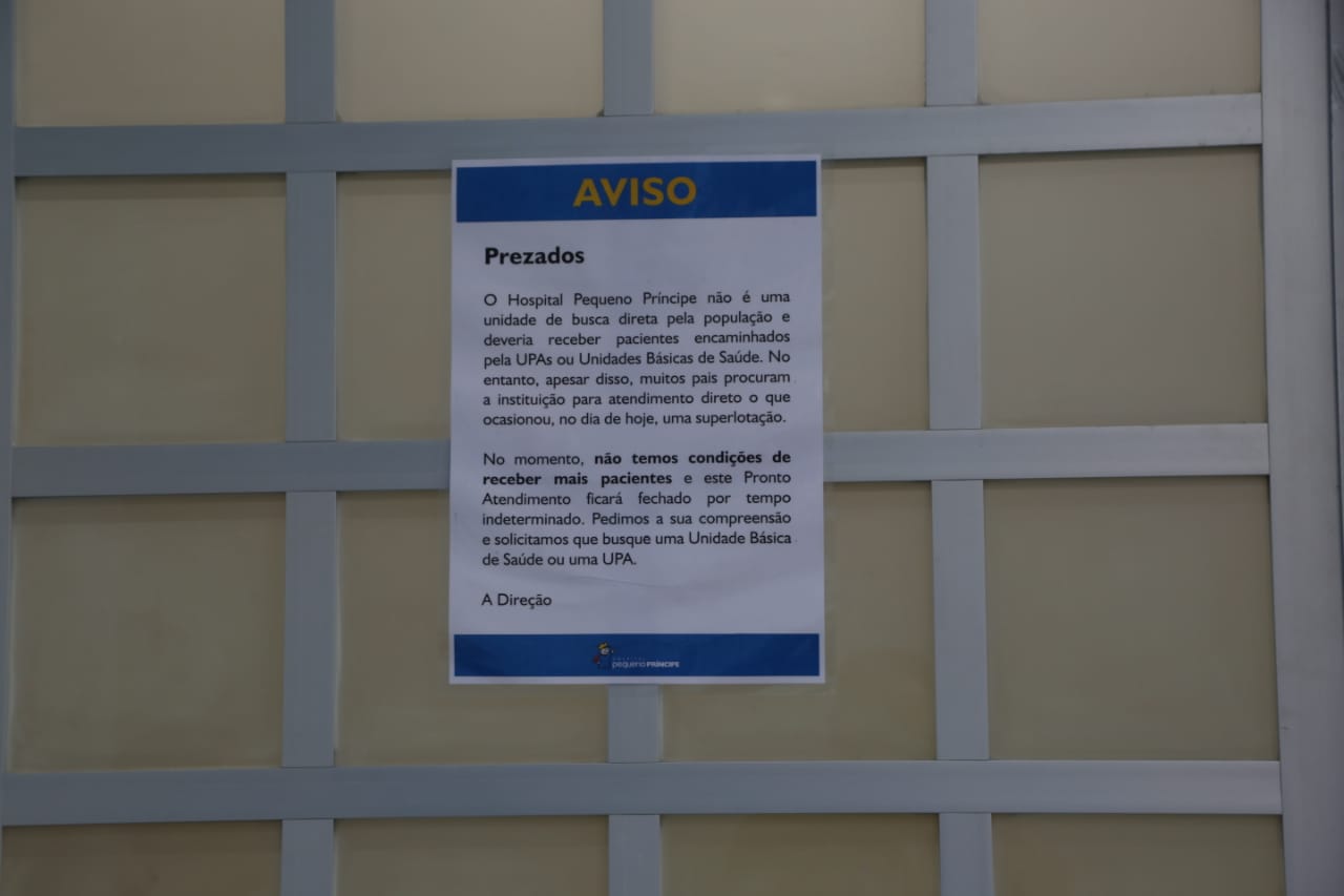 Aviso aos pais sobre suspensão dos atendimentos Foto: Átila Alberti/Tribuna do Paraná