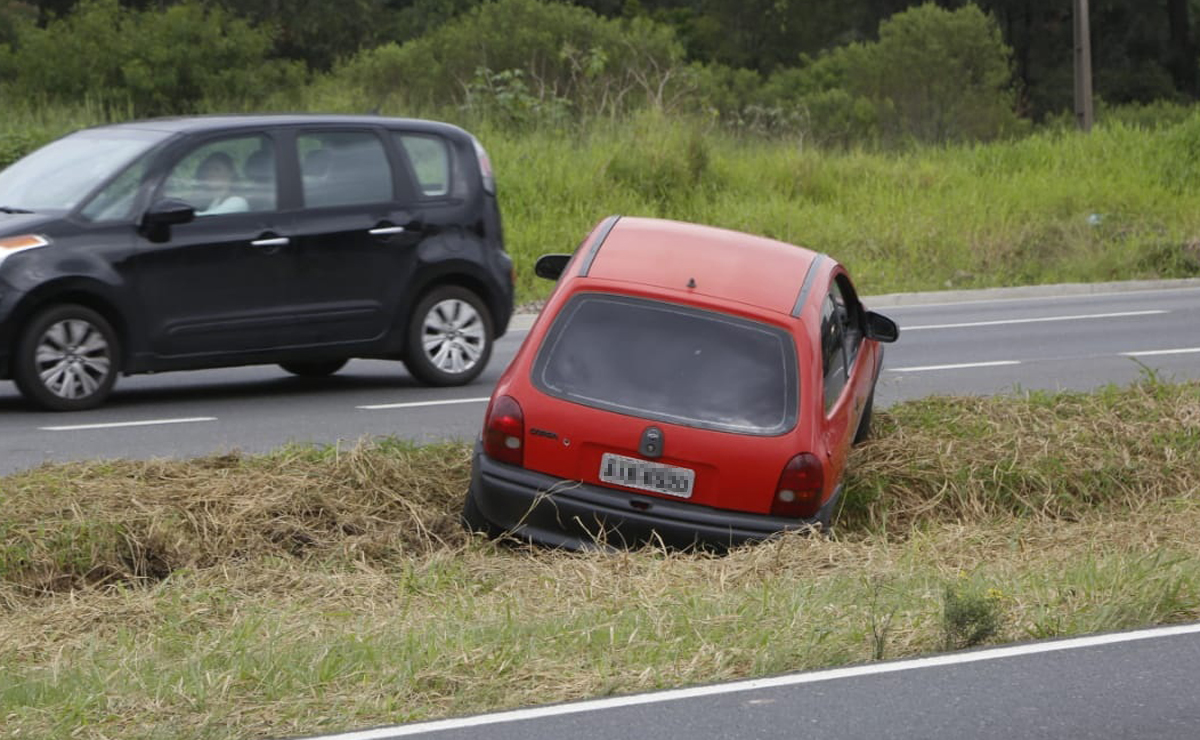 Carro utilizado pelos suspeito era um Corsa vermelho. Foto: Átila Alberti/Tribuna do Paraná