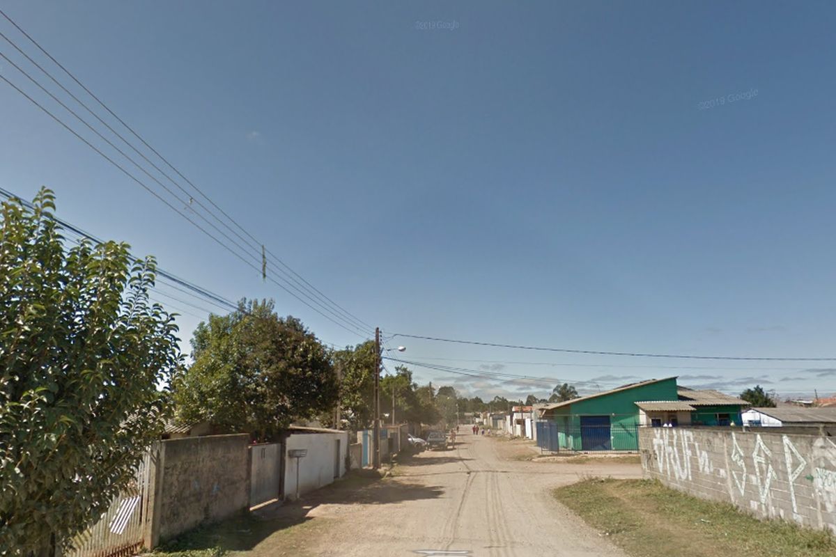 Homem foi morto, no dia de seu aniversário, em frente a sua casa em Piraquara. Foto: Reprodução/Google