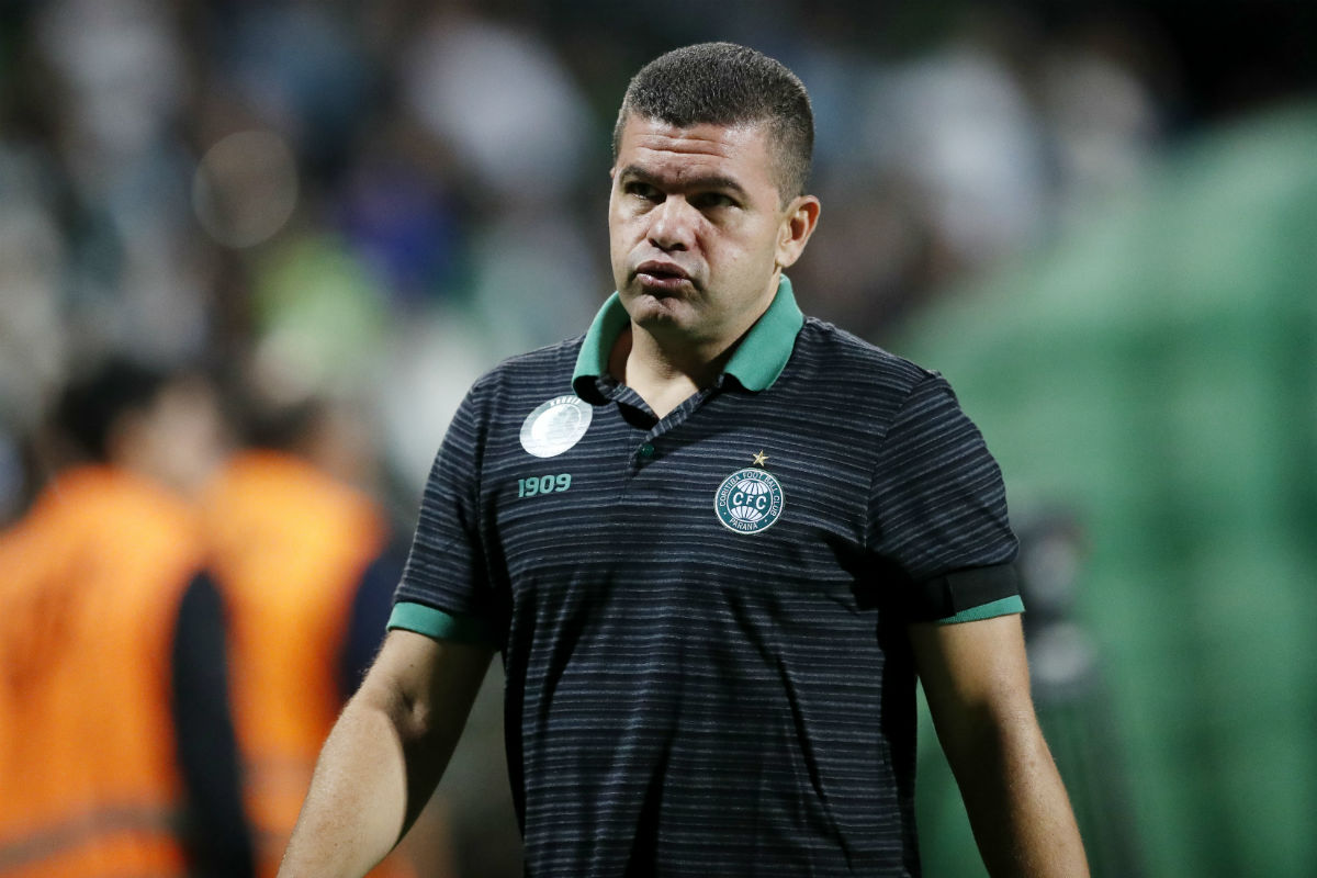 Umberto Louzer aposta na união entre time e torcida. Foto: Jonathan Campos.