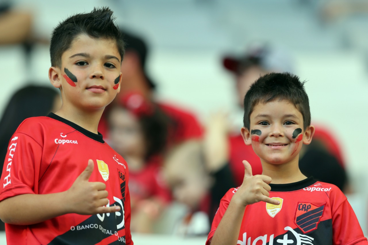 Criançada marcou presença na Arena. Foto: Albari Rosa.