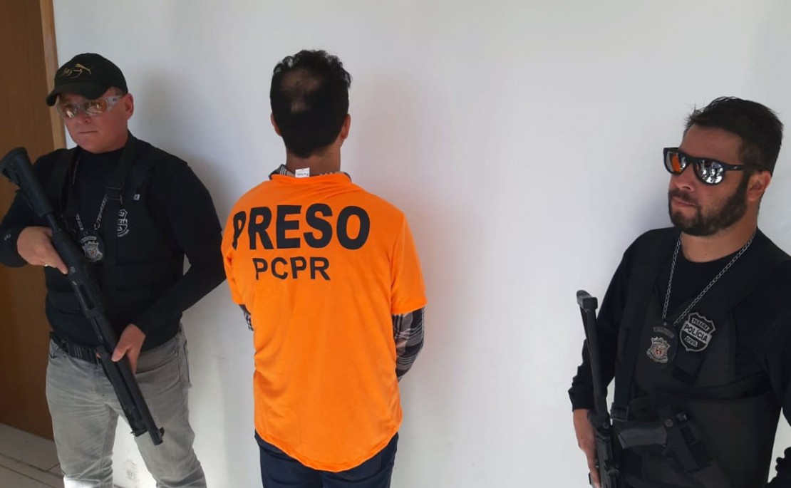 A prisão de Luís Carlos Nadolny ocorreu quando ele entrava em um veiculo de aplicativo. Foto: Gerson Klaina/Tribuna do Paraná.