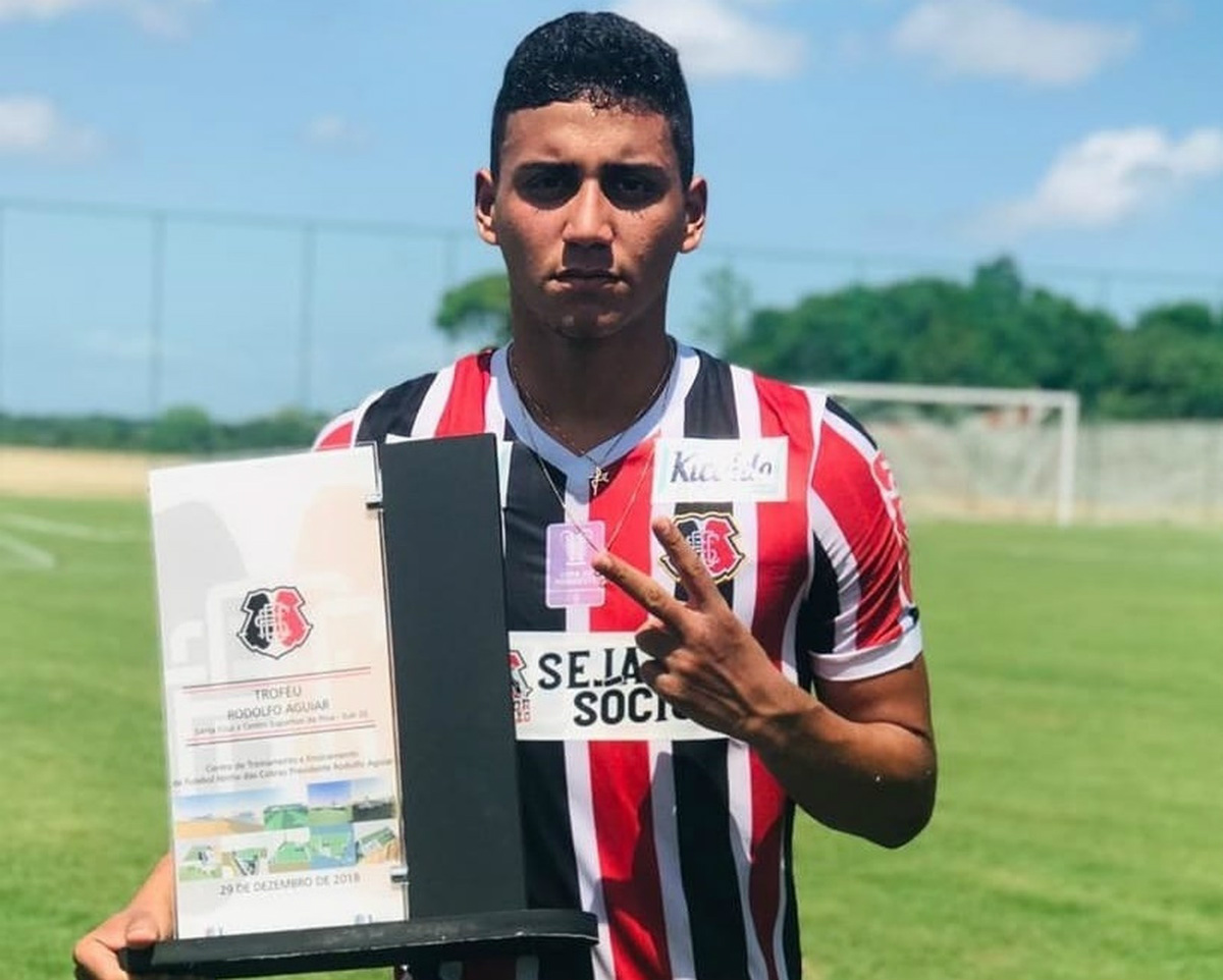 Atacante Adriano Napão veio do Santa Cruz e pode estrear pelo Coxa contra o Figueirense. Foto: Divulgação/Santa Cruz