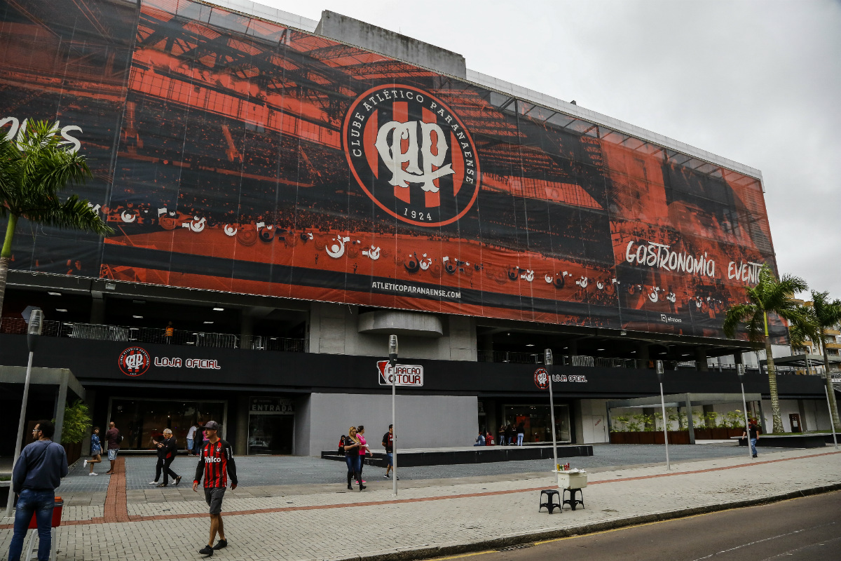 Atual fachada da Arena da Baixada. Foto: André Rodrigues