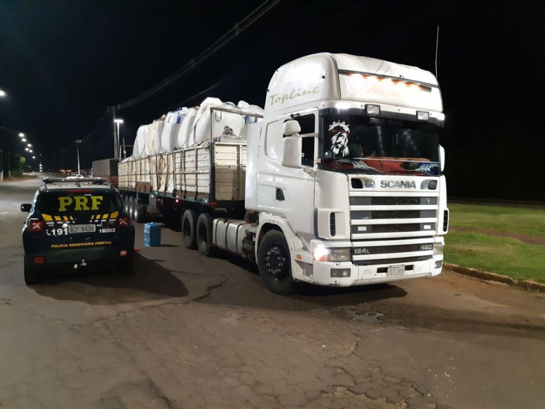 Caminhoneiro trazia a droga pra Curitiba mas acabou preso em Cascavel. Foto: Divulgação/PRF