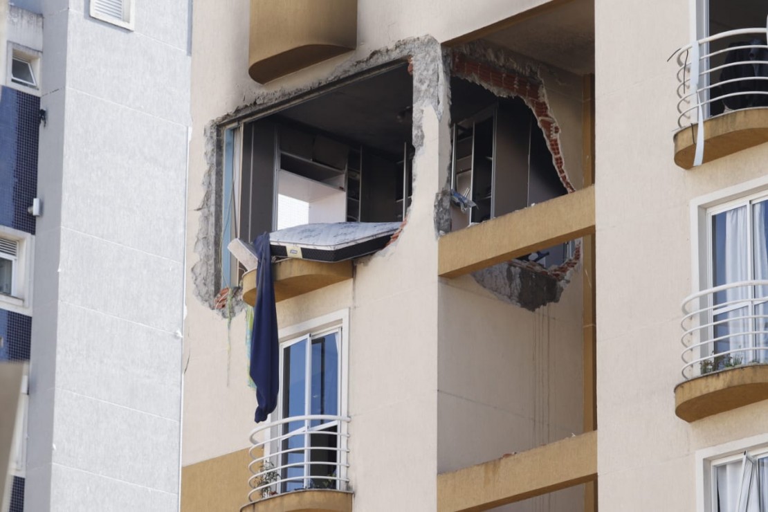 Explosão em apartamento no bairro Água Verde matou um menino de 11 anos e deixou três pessoas feridas. Foto: Átila Alberti / Tribuna do Paraná