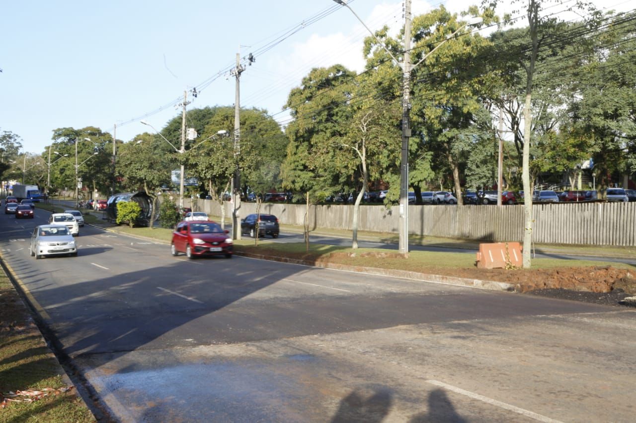 Obras de conserto da Avenida Lothário Meissner foram concluídas nessa segunda e trânsito foi liberado no trecho. Foto: Átila Alberti/Tribuna do Paraná