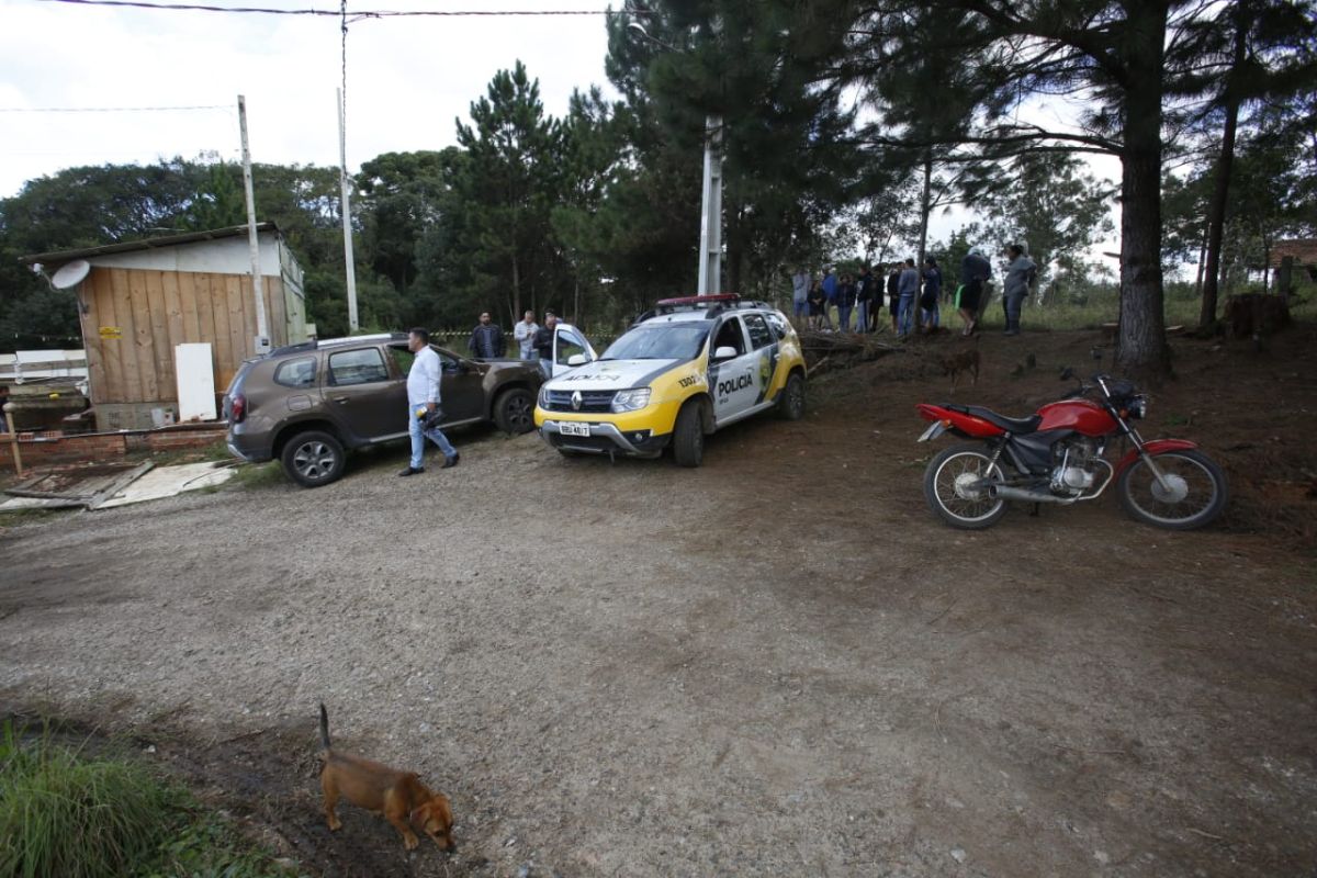 Corpo foi encontrado por crianças que voltavam da escola. Foto: Átila Alberti/Tribuna do Paraná