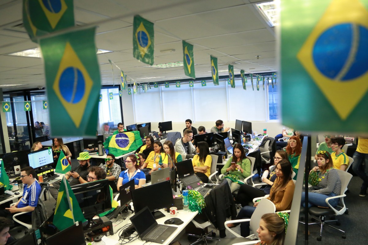 Cerca de 50 funcionários acompanharam a derrota do Brasil. Foto: Felipe Rosa