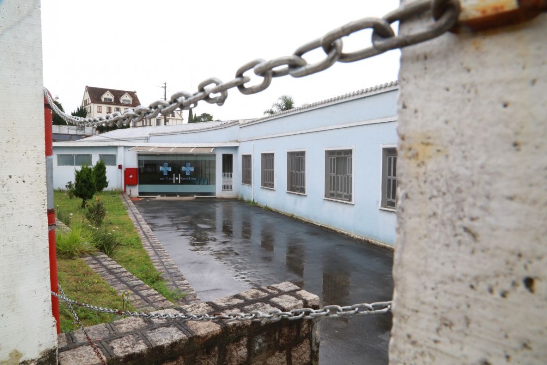 Leilão da Santa Casa de Colombo tem diversos interessados. Foto: Felipe Rosa/Tribuna do Paraná