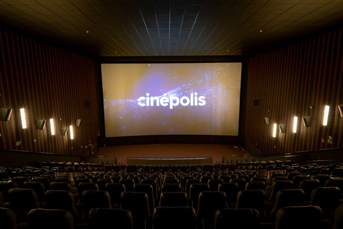 Sala Macro XE tem tela gigante. Foto: Divulgação.