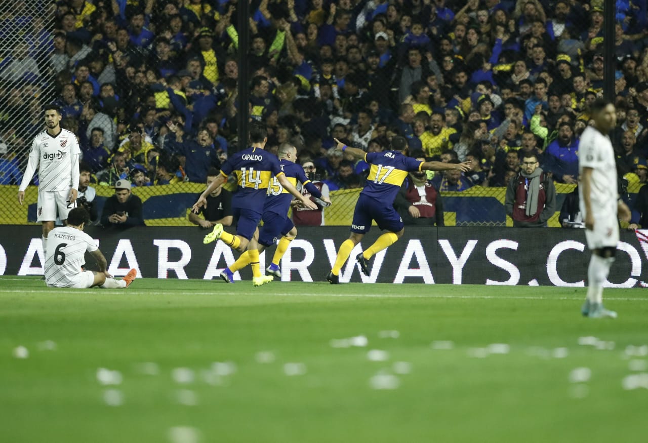 Jogadores do Boca comemoram gol na Bombonera. Foto: Jonathan Campos.