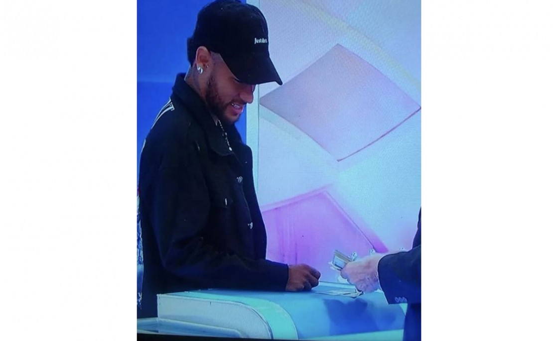 Imagem de Neymar ganhando R$ 280 de Silvio Santos virou meme nas redes sociais. Foto: Reprodução.