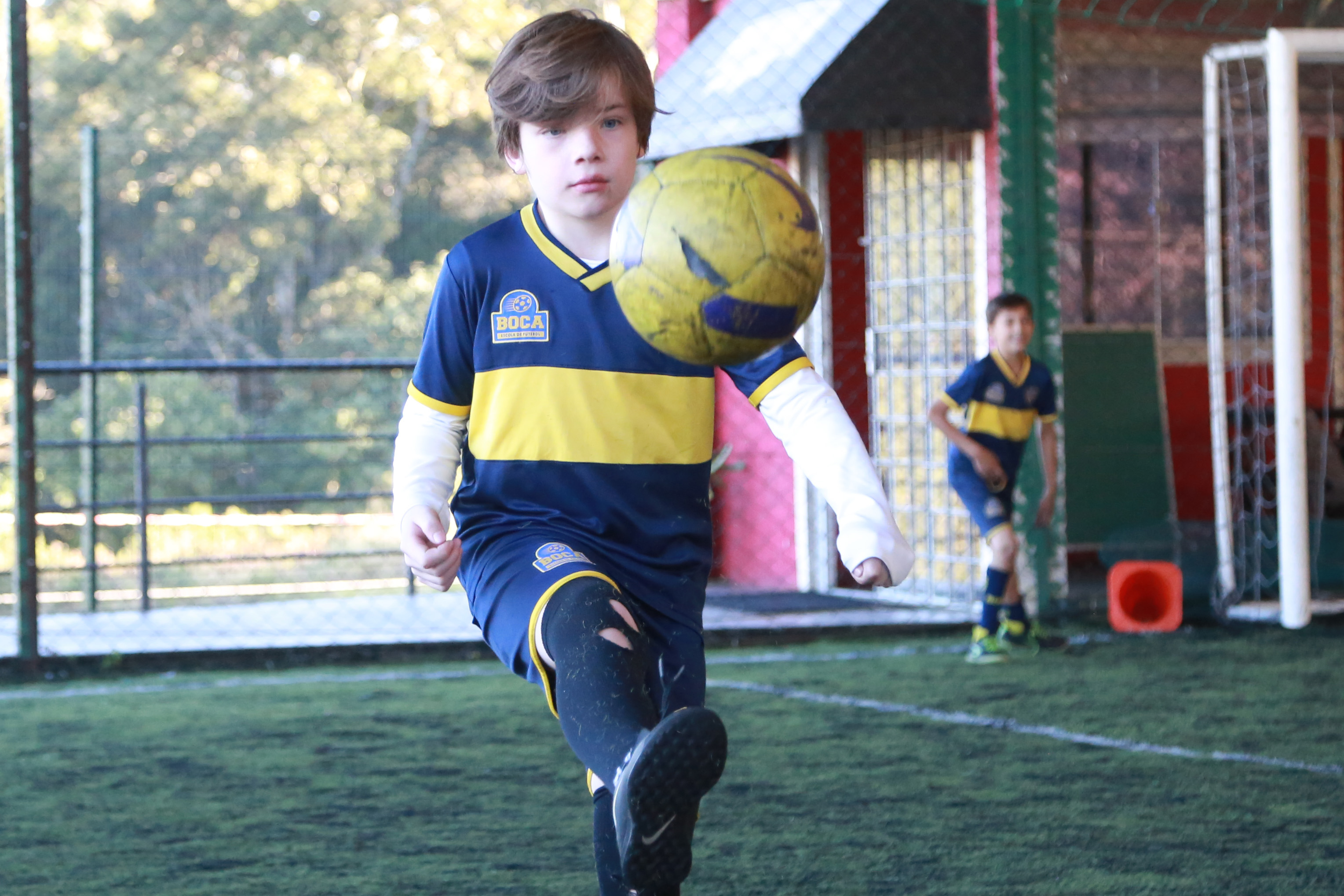 Iago joga na escolinha do Boca, mas é fanático pelo Athletico. Foto: Felipe Rosa.