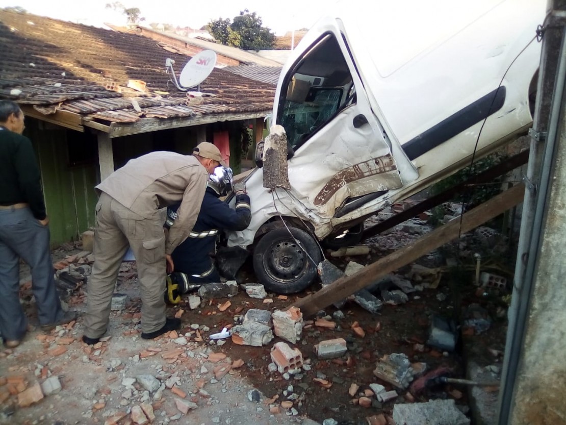 O acidente assustou os moradores do bairro Monte Castelo. Foto: Colaboração/Ale Schneider.