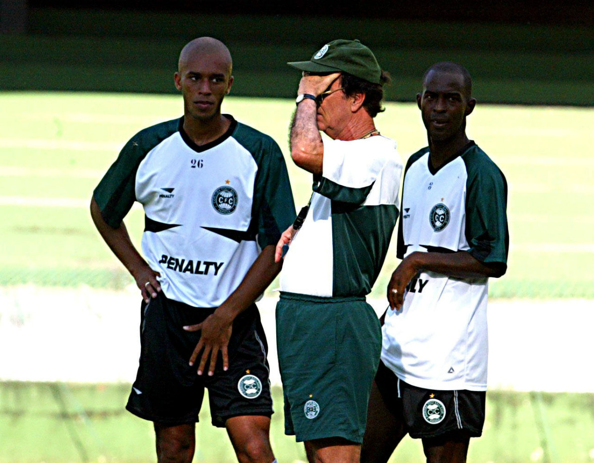 Foi o técnico Antônio Lopes quem promoveu Miranda ao time principal do Coxa. Foto: Arquivo