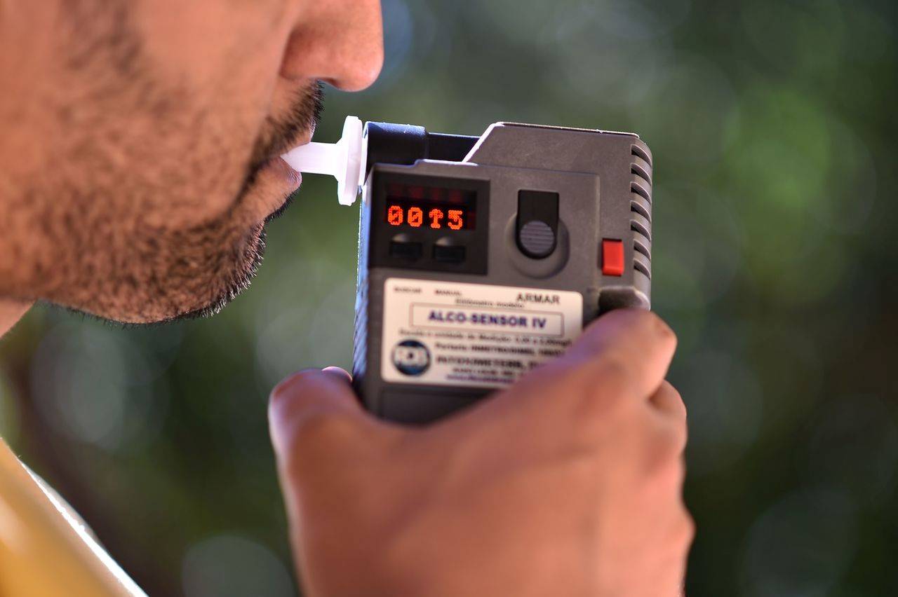Uso do drogômetro é semelhante ao bafômetro: droga é detectada a partir de amostra de saliva. Foto: Andre Borges/Agência Brasília
