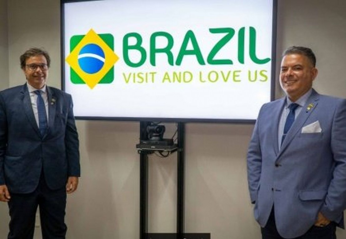 “Brazil, visit and love us” é o slogan que convida os estrangeiros a conhecerem e desfrutarem dos destinos brasileiros. Foto: Pablo Peixoto/Embratur