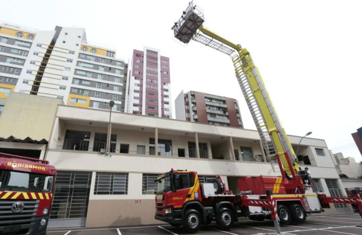 Curitiba e Maringá ganham as novas plataformas de combate a incêndio em agosto. Foto: Aniele Nascimento/Gazeta do Povo.