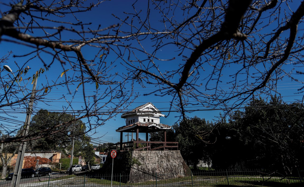 Divisão da praça fez com que ela perdesse vitalidade e atenção do poder público. Foto: Jonathan Campos/Gazeta do Povo