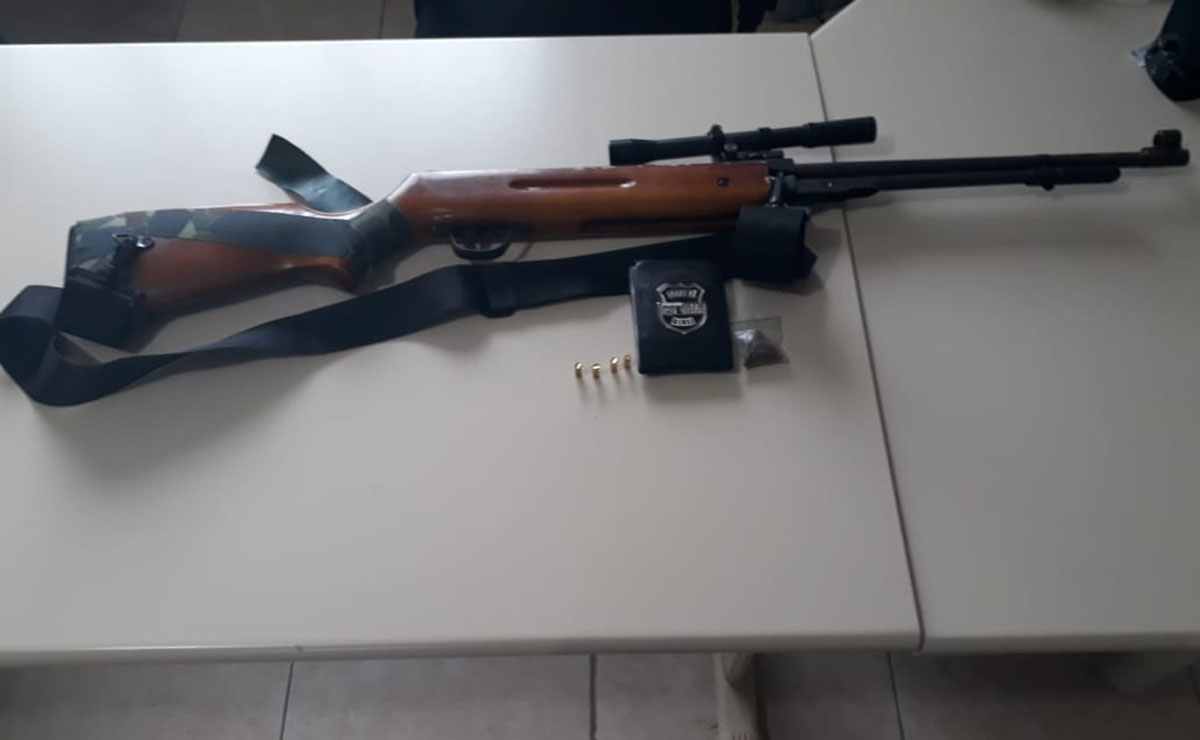 Polícia encontrou espingarda na casa do suspeito. Foto: Divulgação/Polícia Civil