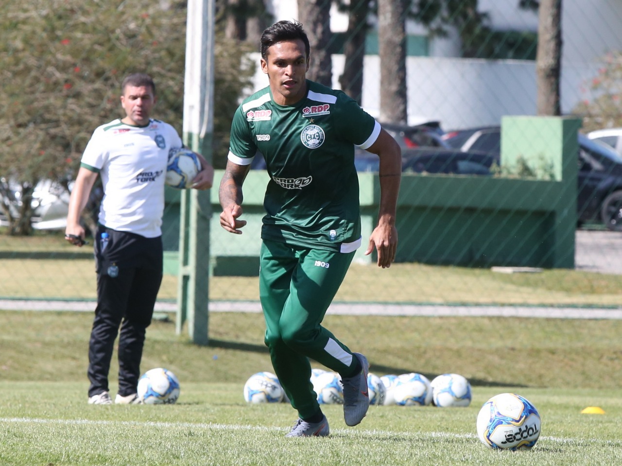 Robson já está treinando com o elenco alviverde. Foto: Divulgação/Coritiba