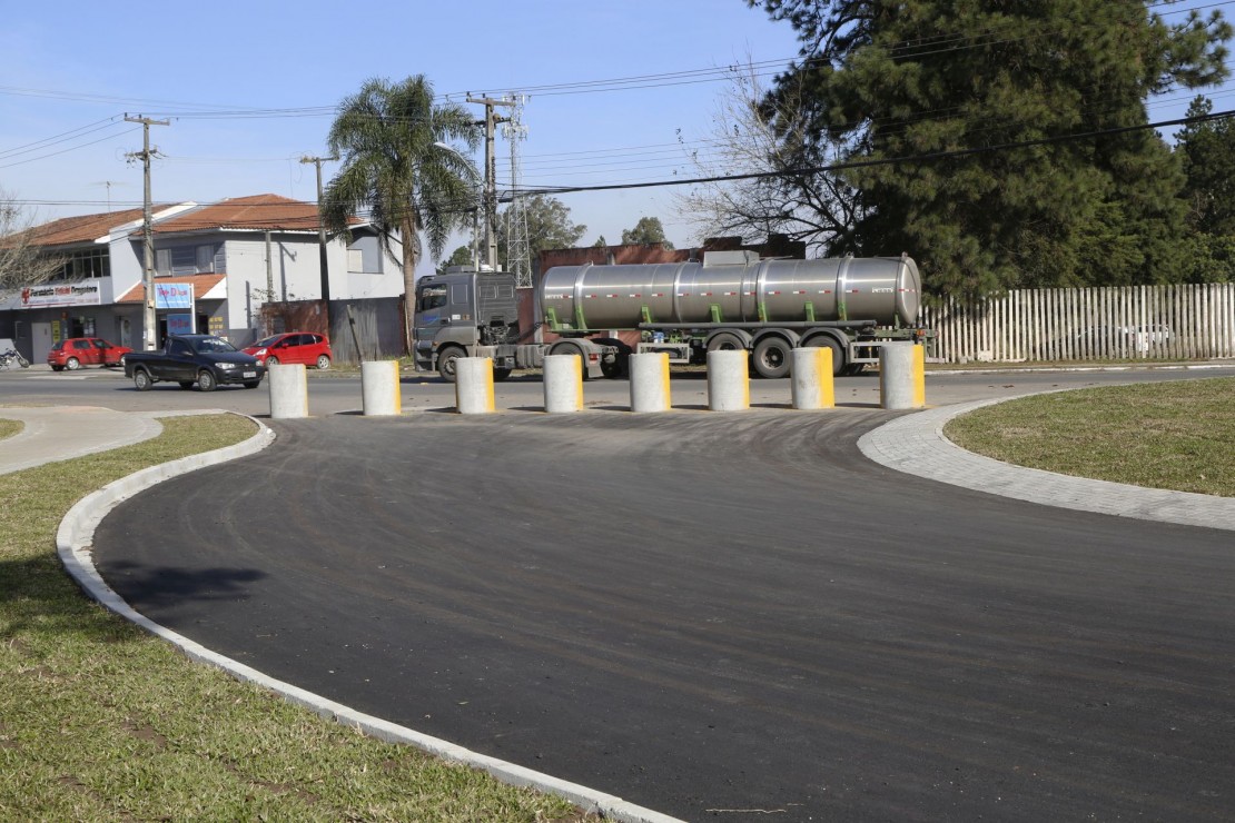 Rotatória está pronta mas ainda não foi liberada pro tráfego. Foto: Átila Alberti/Tribuna do Paraná