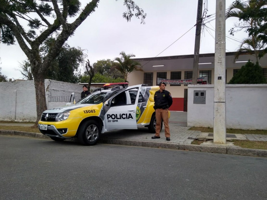 Colégio Amâncio Moro teve reforço policial após ameaça de massacre. Foto: Gerson Klaina / Tribuna do Paraná