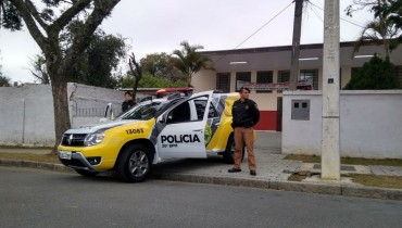 Colégio Amâncio Moro teve reforço policial após ameaça de massacre. Foto: Gerson Klaina / Tribuna do Paraná