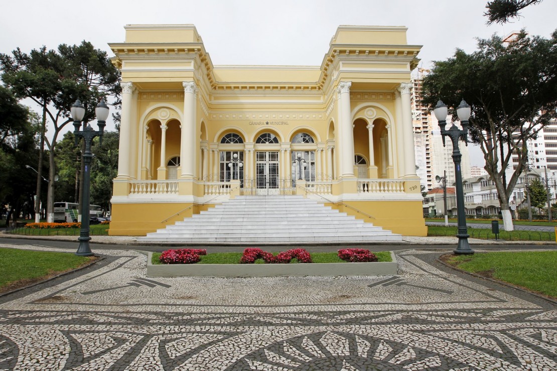 Câmara vai abrir concurso mas segue com mais servidores comissionados que efetivos. Foto: Antônio More/Arquivo/Gazeta do Povo