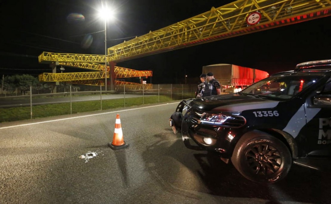 Confronto em SJP ocorreu depois que o suspeito desobedeceu a ordem dos policiais da Rone. Foto: Lineu Filho/Tribuna do Paraná.