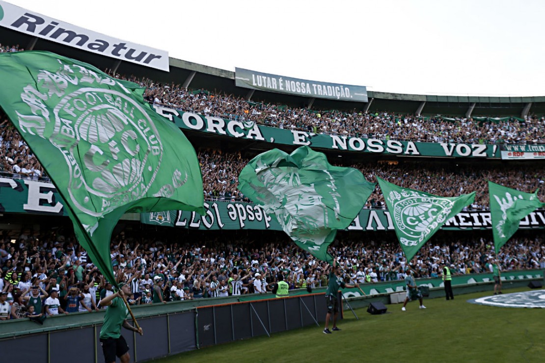 Campanha de arrecadação de brinquedos pro Natal espera contar com a ajuda de um estádio lotado de torcedores. Foto: Arquivo/Tribuna do Paraná