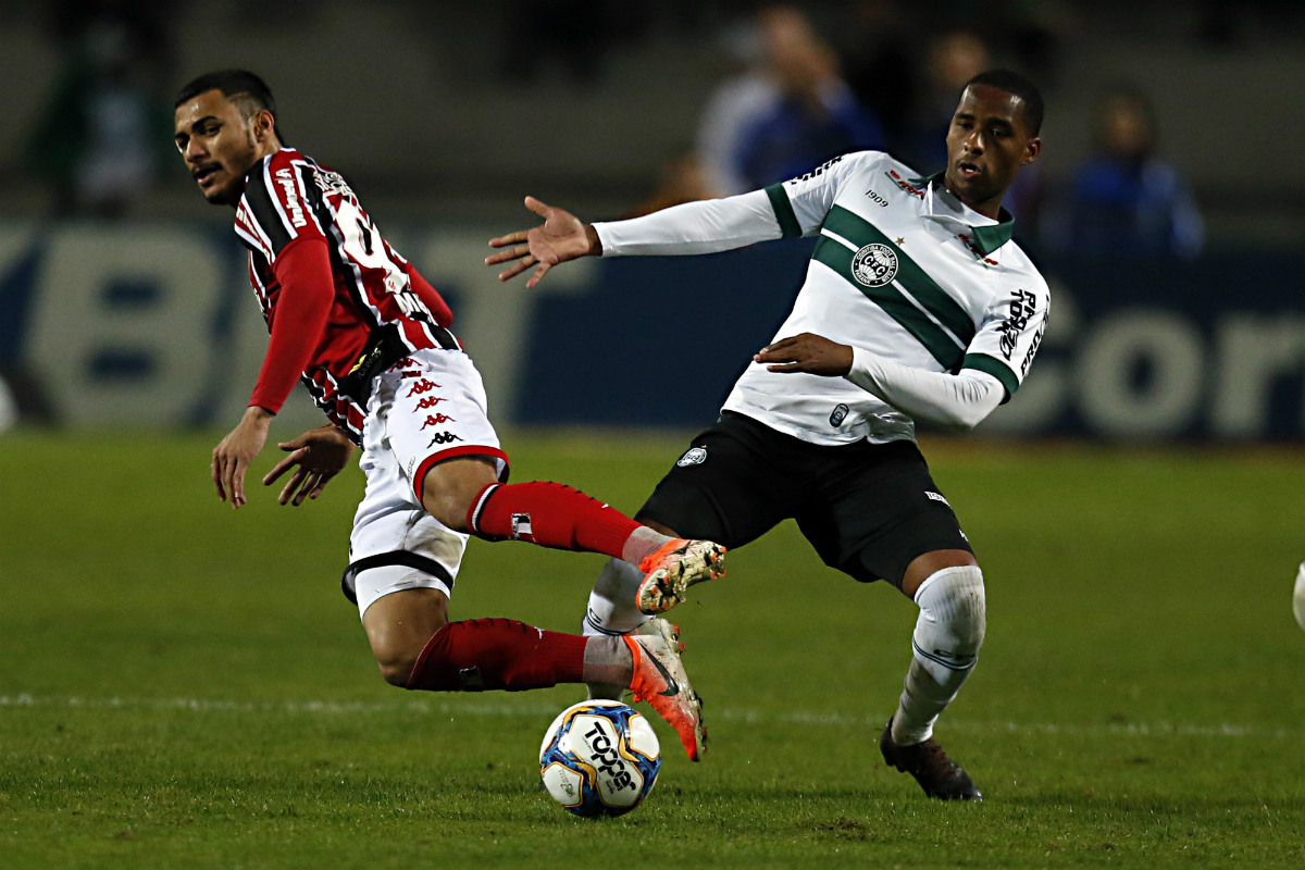 Em campo, Matheus Sales vem mostrando serviço e está curtindo o bom momento na carreira. Foto: Albari Rosa