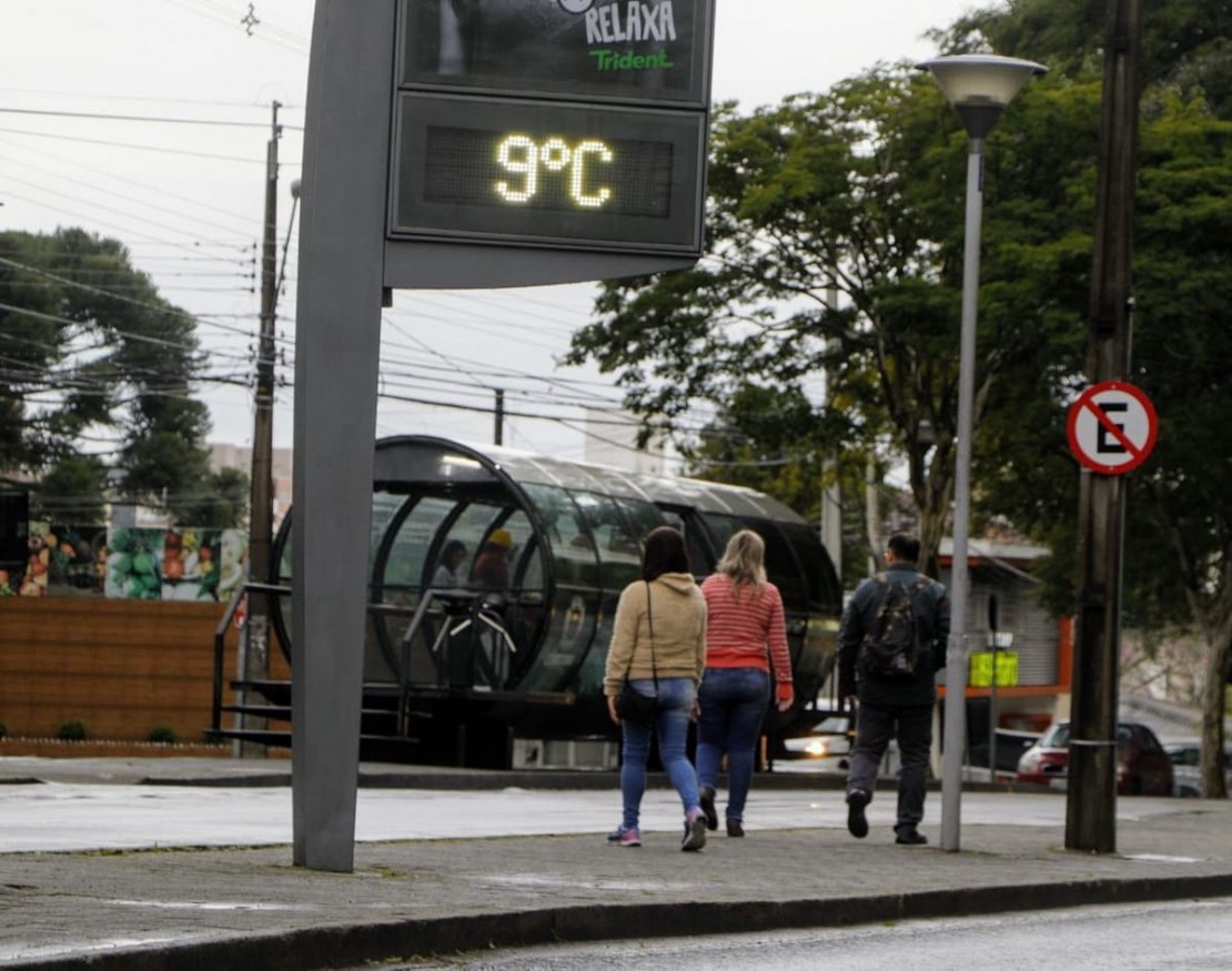 Termômetros chegaram a registrar temperaturas abaixo dos 10ºC na tarde dessa sexta. Foto: Átila Alberti/Tribuna do Paraná