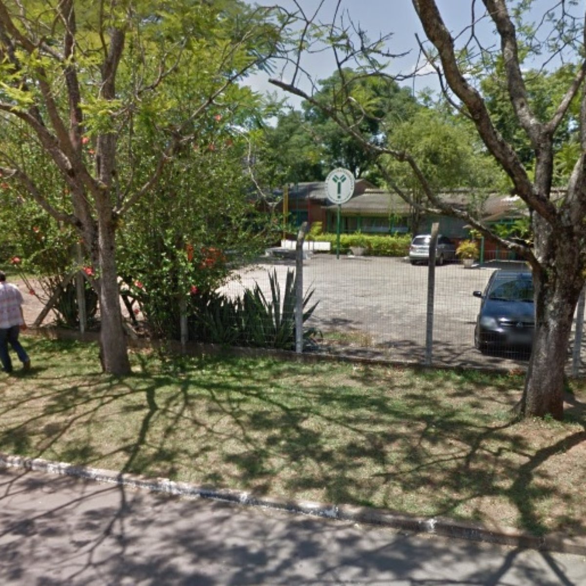 O Instituto Estadual Educacional Assis Chateaubriand fica em Charqueadas, na região metropolitana de Porto Alegre. Foto: Reprodução/ Google Street View.