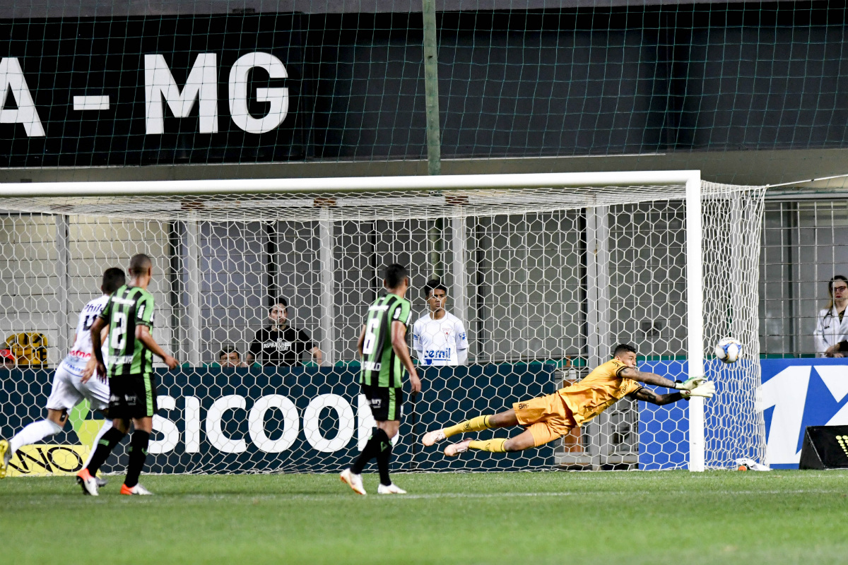 Goleiro Jori foi um dos responsáveis pelo 0x0 no Independência. Foto: Mourão Panda/América-MG