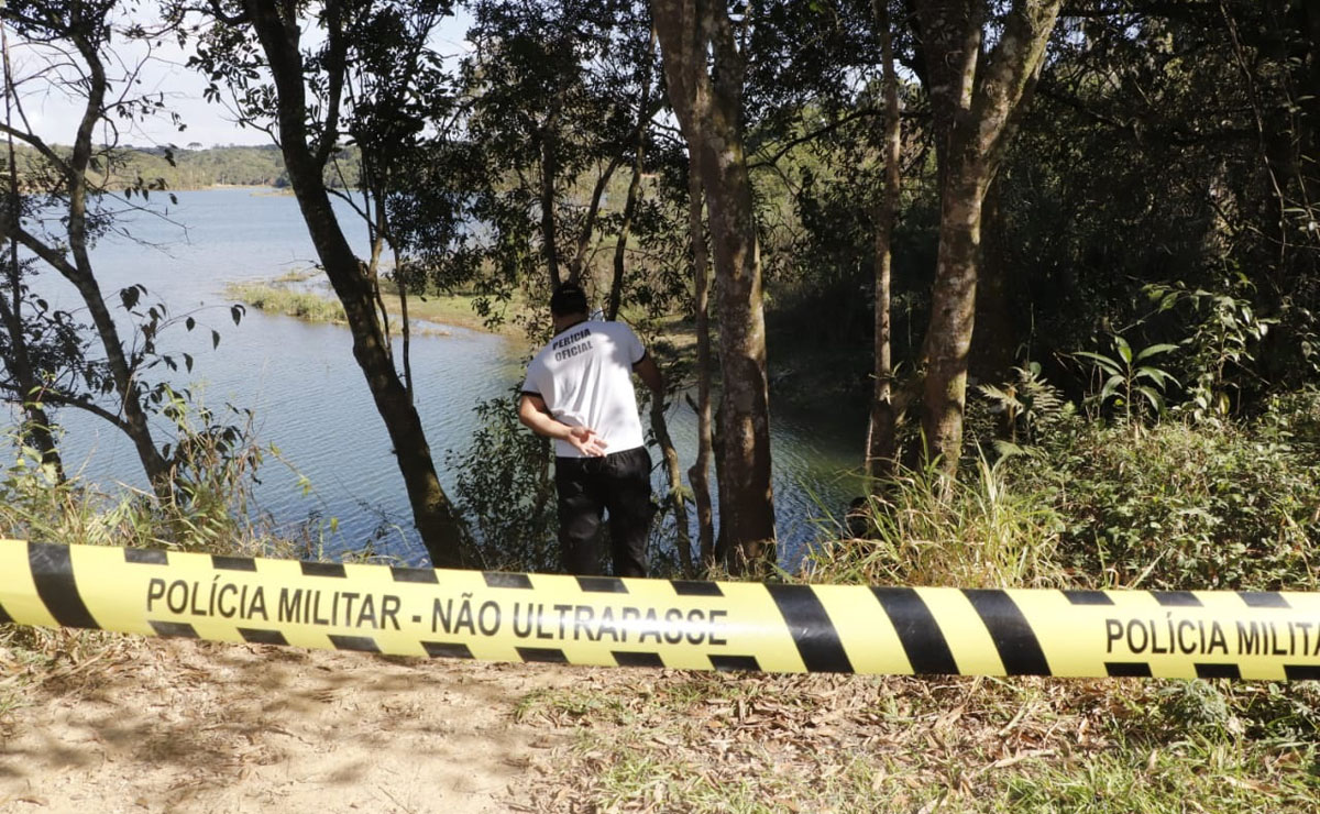 Homem foi encontrado às margens da barragem do Rio Passaúna. Foto: Átila Alberti/Tribuna do Paraná