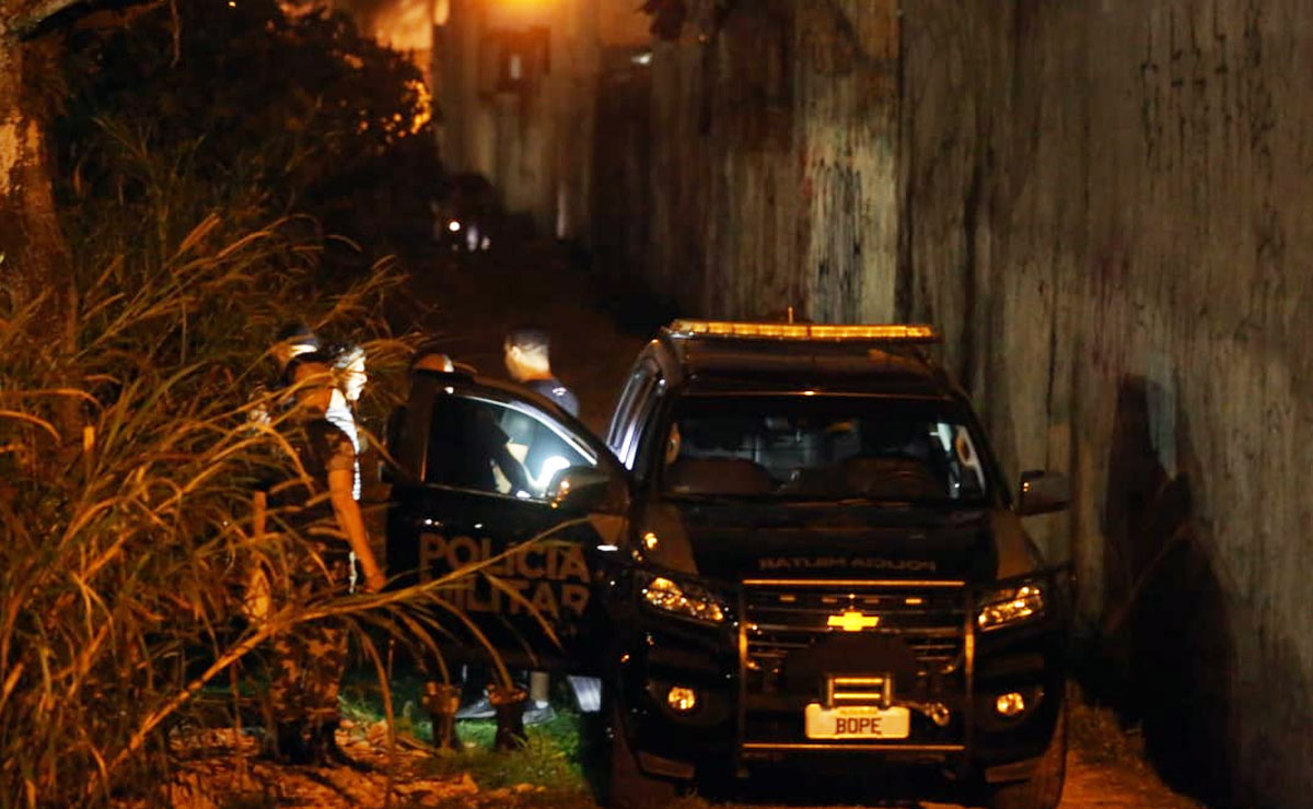 Confronto termina com um morto e outro foragido. Foto: Lineu Filho/Tribuna do Paraná.